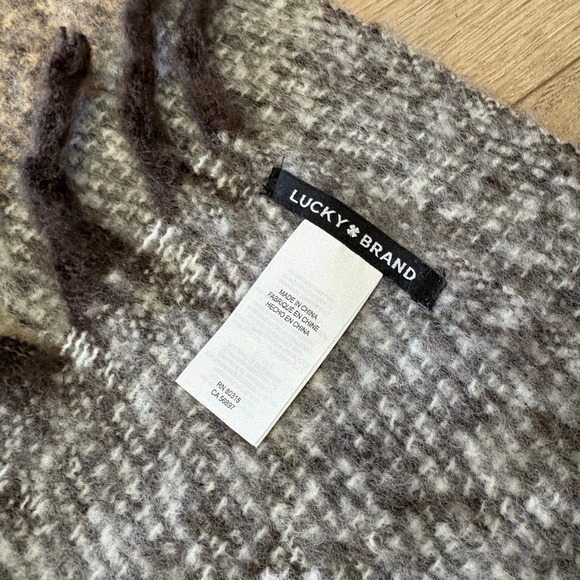 Lucky Brand Scarf Plaid Blanket Fringe Womens Cream Brown Gray Soft - Picture 3 of 4